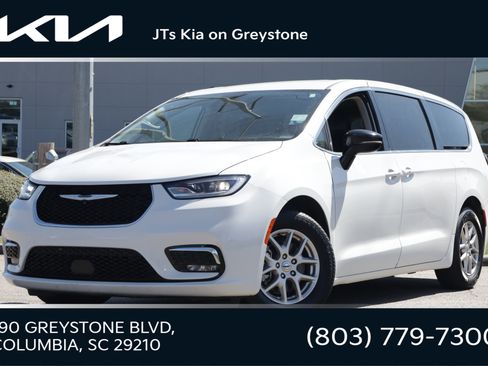 Used 2024 Chrysler Pacifica Touring-L image 1