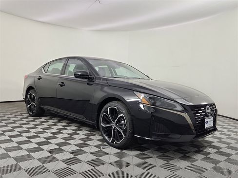 New 2025 Nissan Altima 2.5 SR w/ SR Premium Package image 6