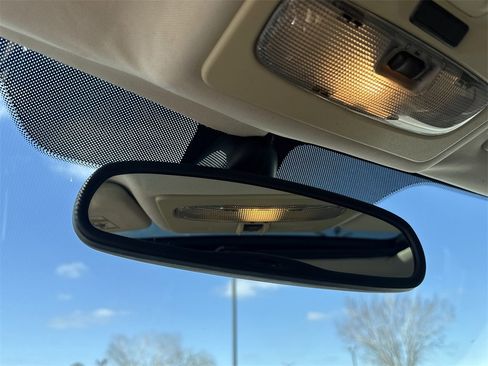 Used 2013 Land Rover LR2 image 20