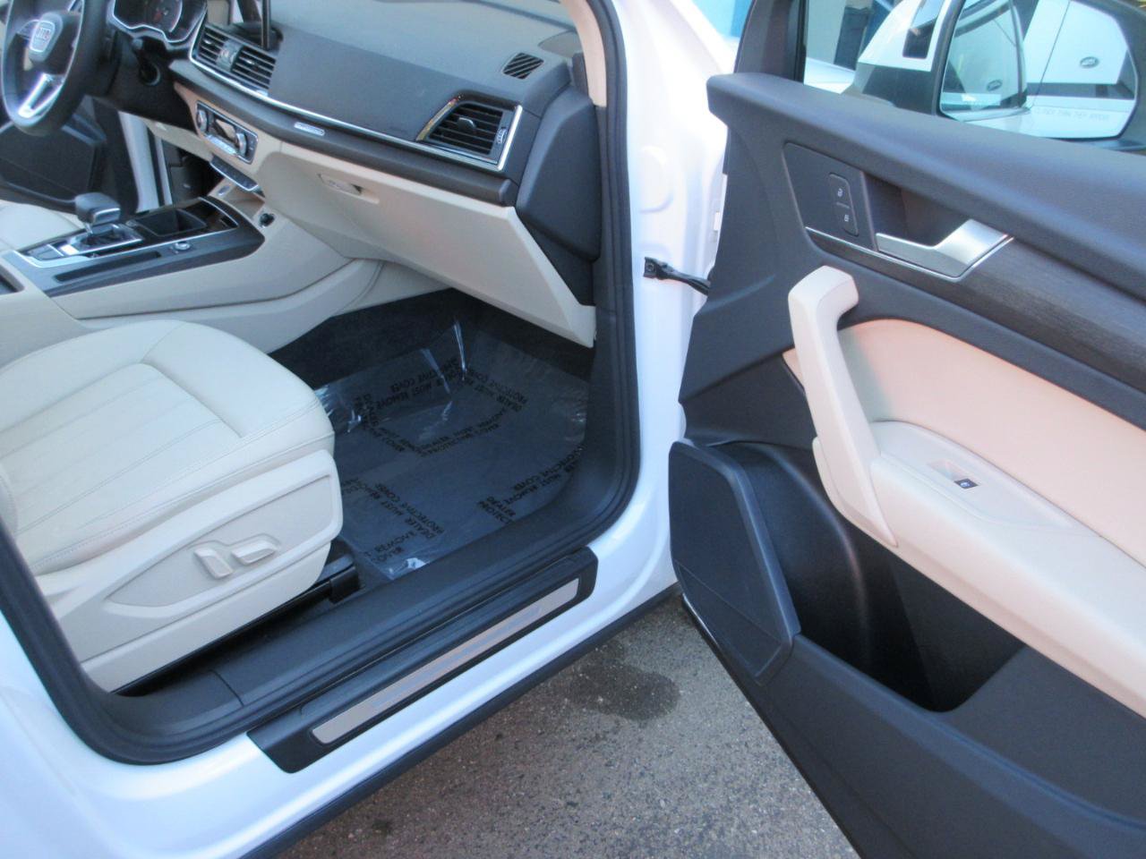 Used 2023 Audi Q5 2.0T Premium w/ Convenience Package AWD/4WD image 23