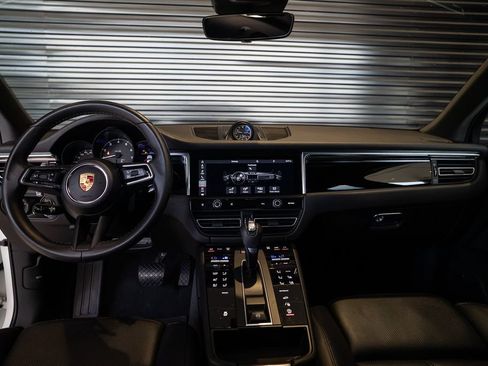 Certified 2024 Porsche Macan AWD/4WD image 25