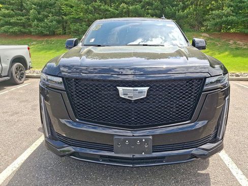 Used 2024 Cadillac Escalade ESV Sport w/ LPO, ONYX Package AWD/4WD image 2