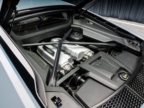 Used 2022 Audi R8 V10 w/ Premium Package RWD image 48