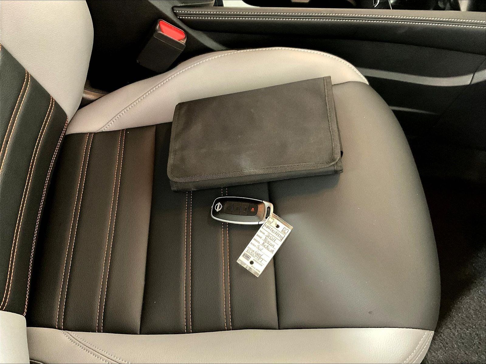 Used 2024 Nissan Kicks SR w/ SR Premium Package FWD image 33