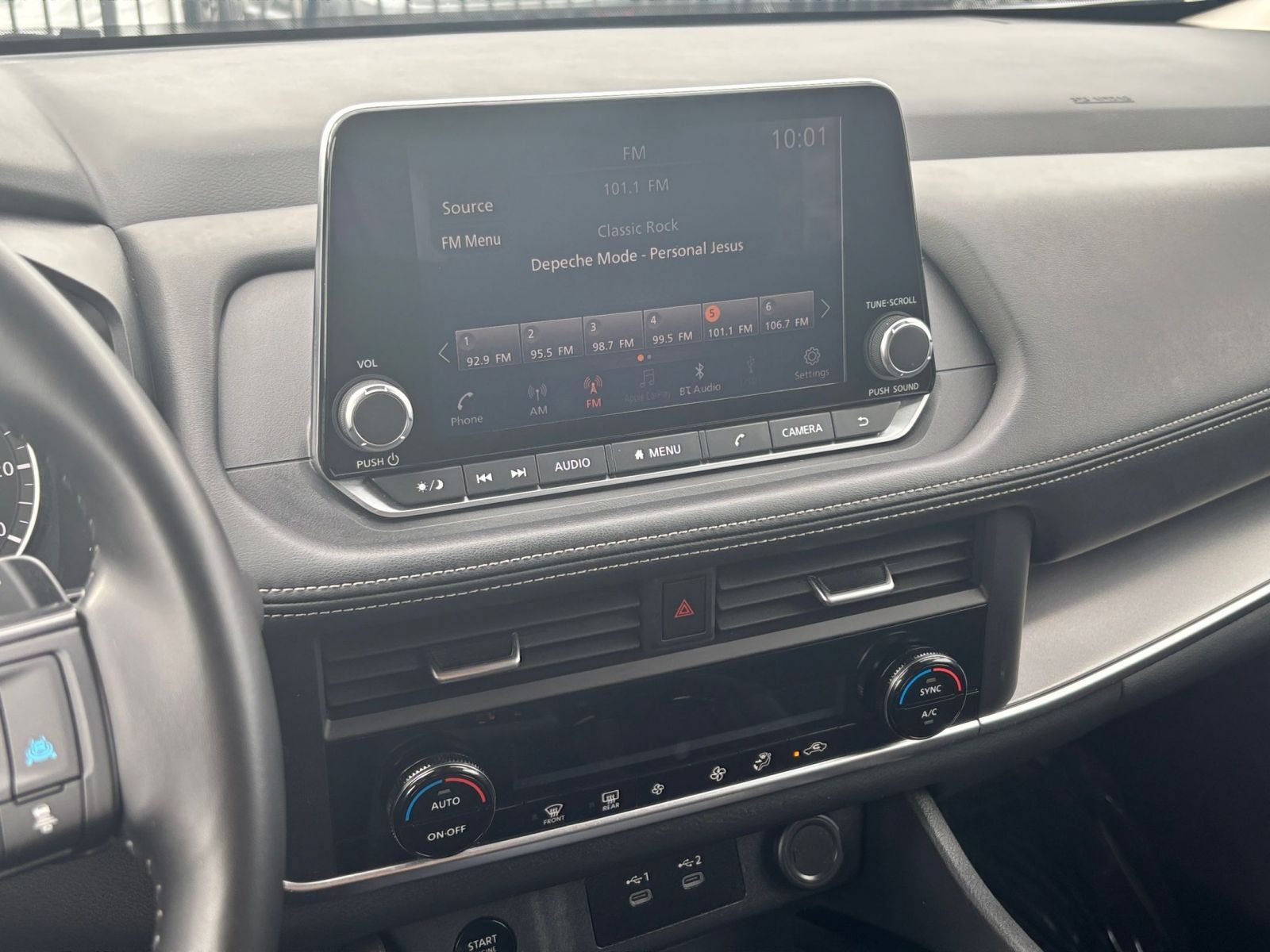 Used 2025 Nissan Rogue SV FWD image 16