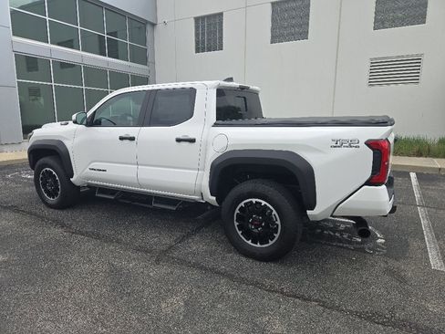 Used 2025 Toyota Tacoma TRD Off-Road w/ TRD Off Road Upgrade Package AWD/4WD image 6