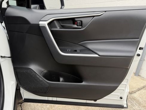 Used 2023 Toyota RAV4 LE image 17