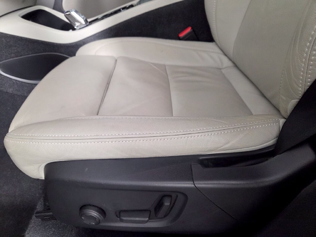 Used 2022 Volvo XC40 T4 Inscription FWD image 10