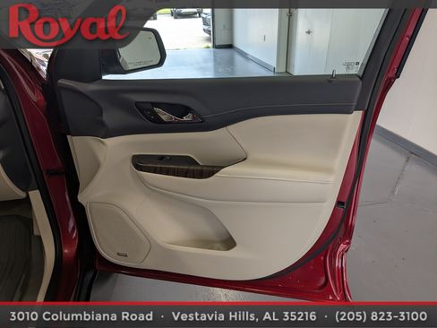Used 2021 GMC Acadia Denali w/ Denali Ultimate Package AWD/4WD image 7