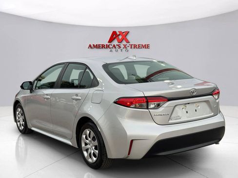 Used 2025 Toyota Corolla LE FWD image 4
