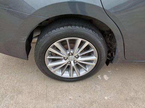 Used 2015 Toyota Corolla LE image 38