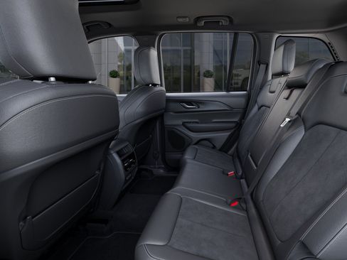 New 2025 Jeep Grand Cherokee Altitude image 23