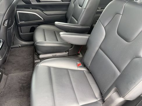 Used 2025 Kia Telluride S FWD image 32