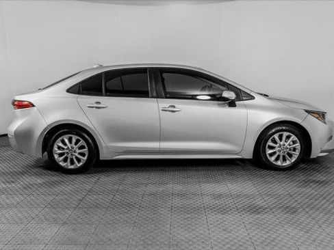 Used 2022 Toyota Corolla LE w/ LE Convenience Package FWD image 8