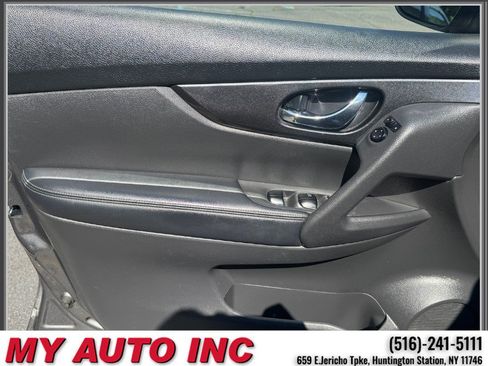 Used 2018 Nissan Rogue SV AWD/4WD image 28