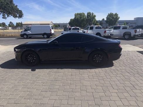 Used 2025 Ford Mustang Coupe RWD image 5
