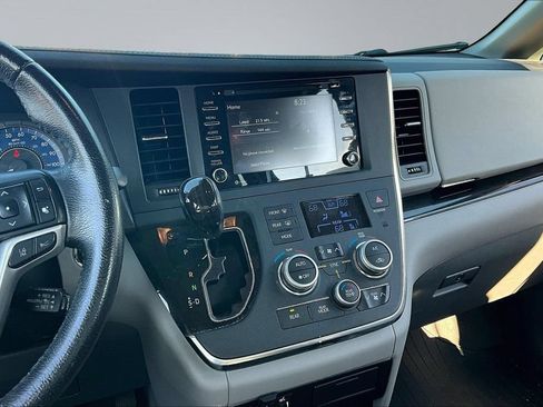 Used 2019 Toyota Sienna XLE FWD image 9