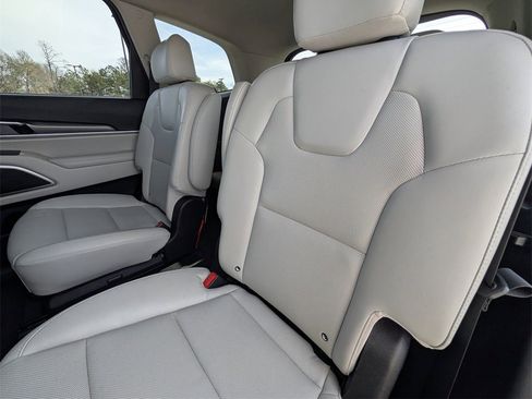 Used 2022 Kia Telluride S image 25