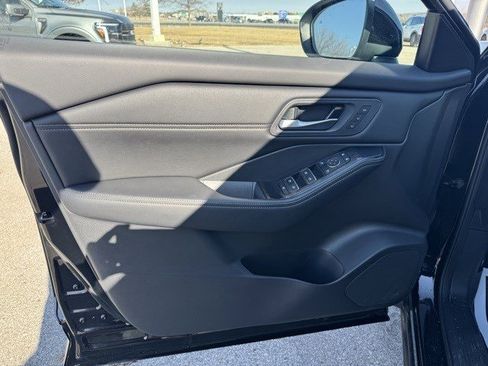 Used 2024 Nissan Rogue SL w/ SL Premium Package image 11