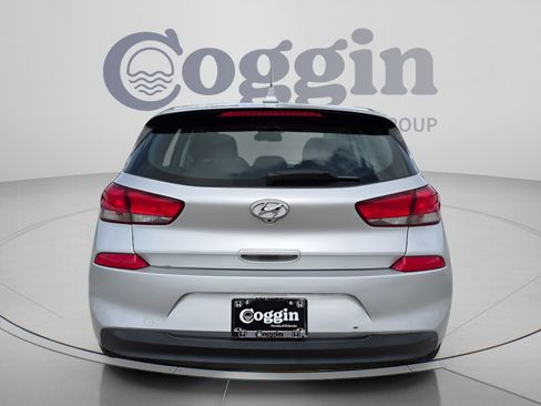 Used 2019 Hyundai Elantra GT FWD image 5