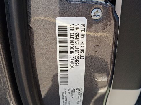 Used 2023 Chrysler Pacifica Touring-L FWD image 26