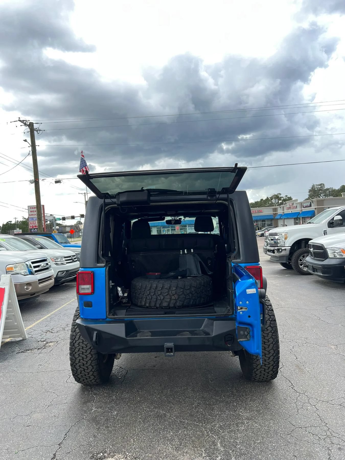 Used 2015 Jeep Wrangler Rubicon w/ Power Convenience Group AWD/4WD image 13