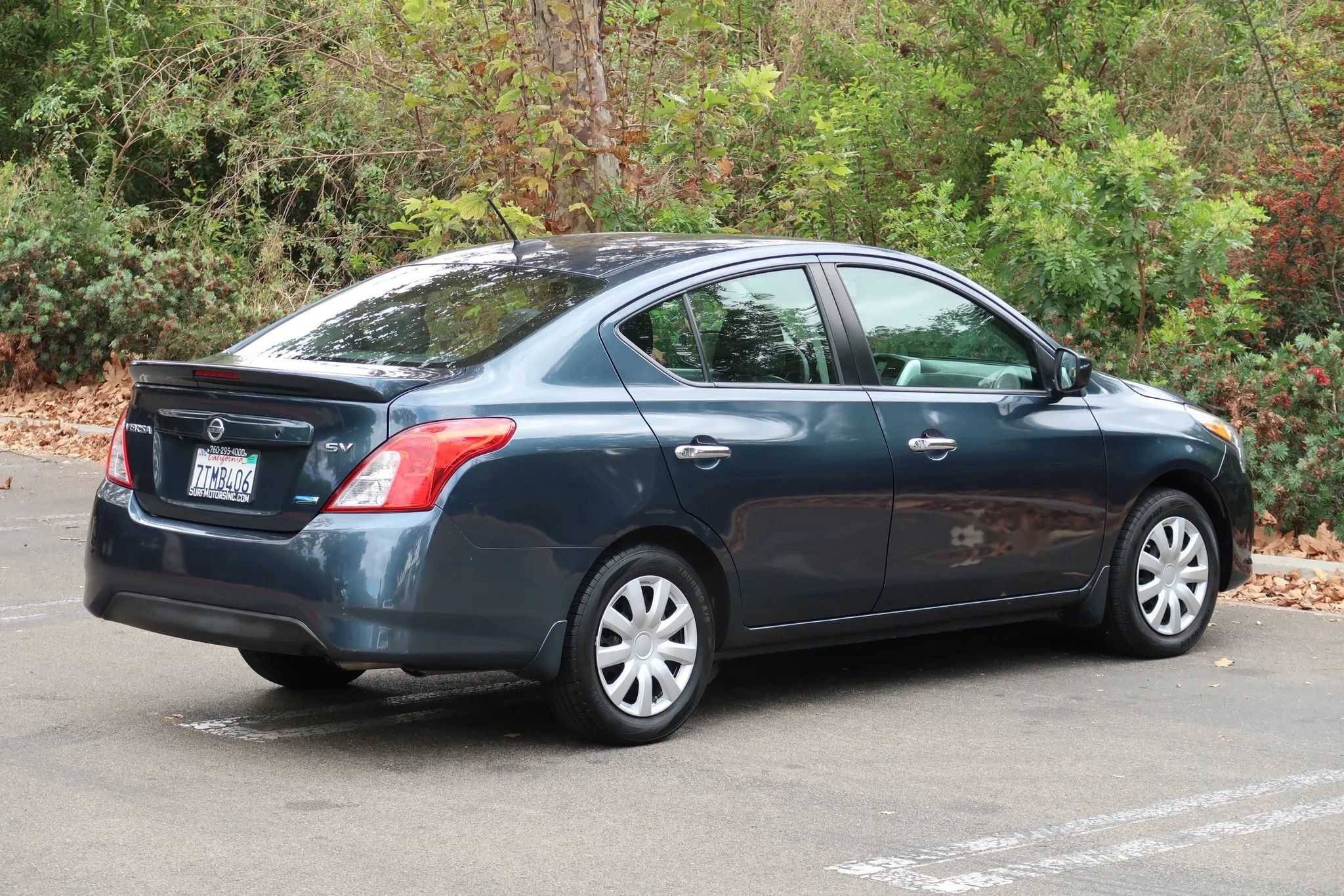 Used 2016 Nissan Versa SV w/ SV Tech Package FWD image 8