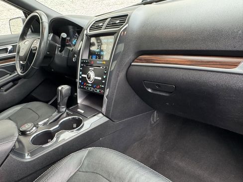 Certified 2018 Ford Explorer Limited w/ Equipment Group 301A image 19