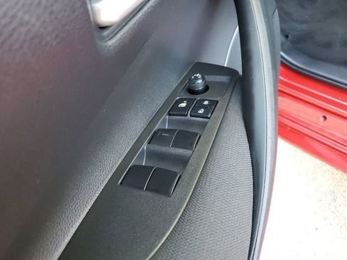 Used 2021 Toyota Corolla LE image 18