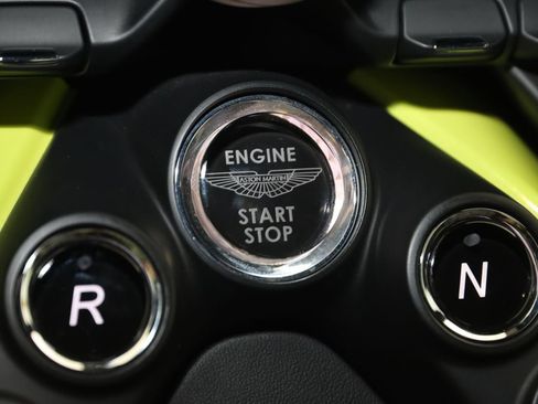 Used 2019 Aston Martin V8 Vantage Coupe RWD image 40