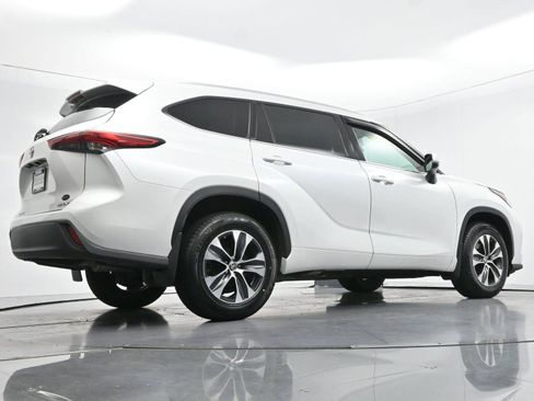 Used 2022 Toyota Highlander XLE AWD/4WD image 58
