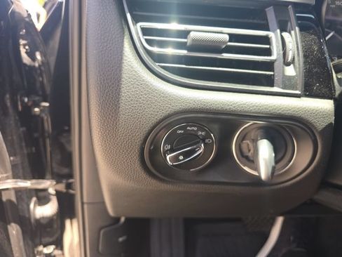 Used 2023 Porsche Macan S AWD/4WD image 11