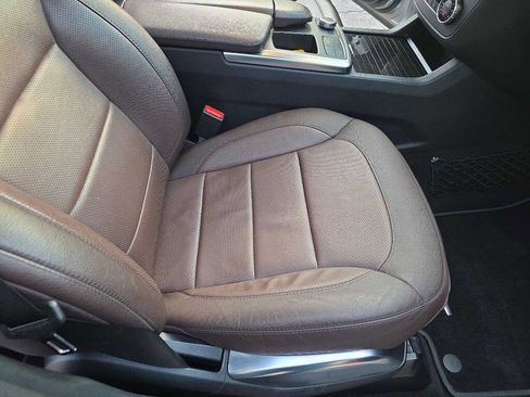 Used 2015 Mercedes-Benz GL 550 4MATIC image 24