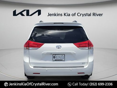 Used 2011 Toyota Sienna XLE w/ XLE Navigation Pkg FWD image 8