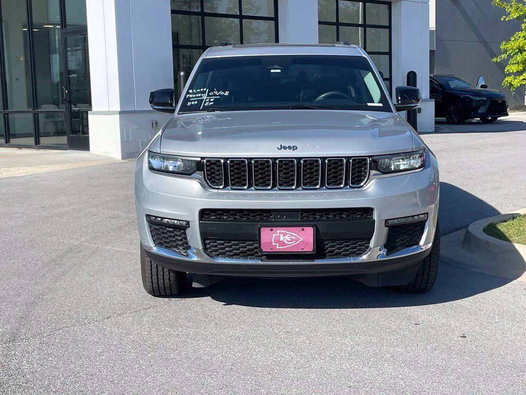 Used 2021 Jeep Grand Cherokee L Limited AWD/4WD image 2