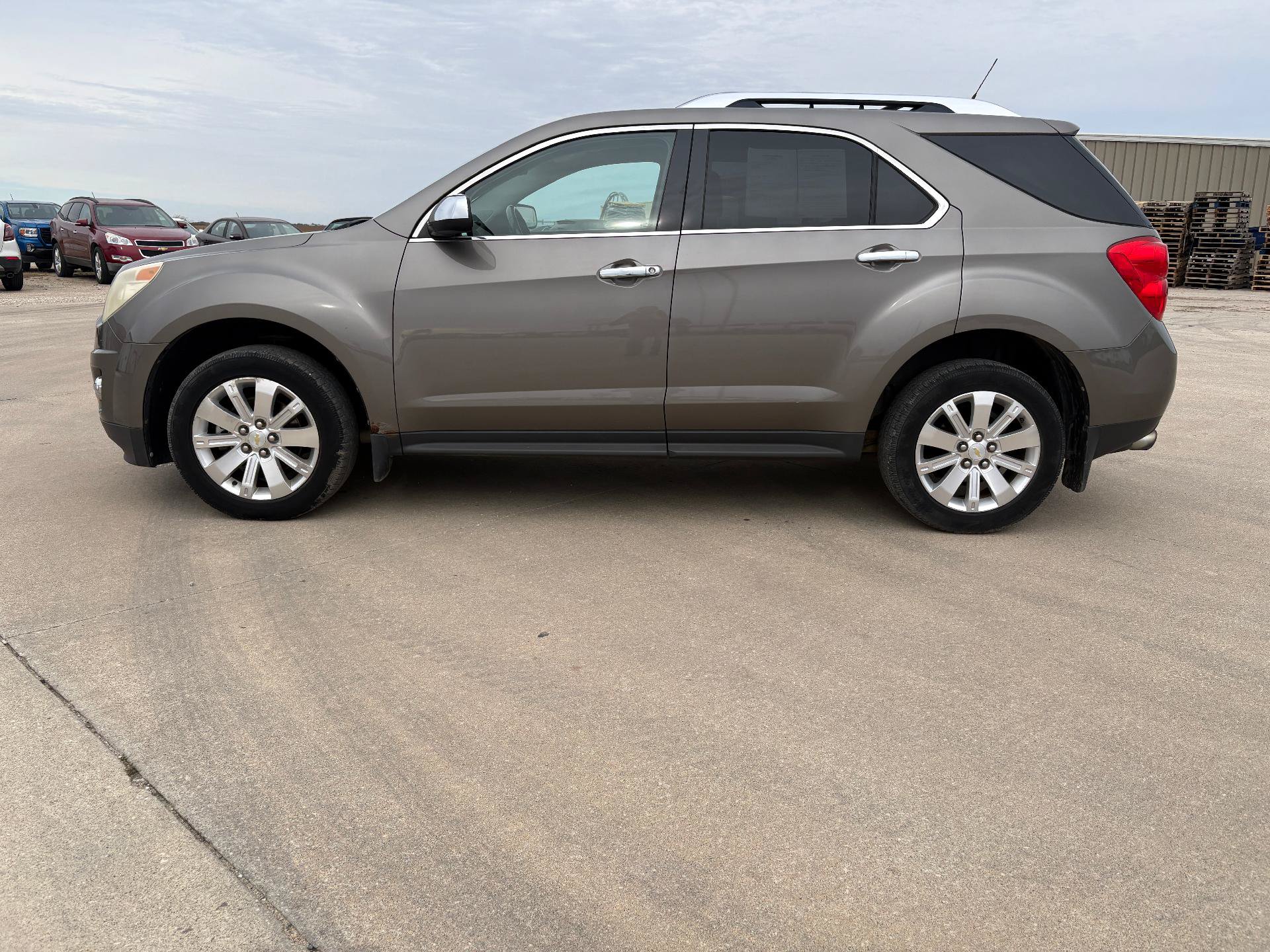 Used 2011 Chevrolet Equinox LTZ AWD/4WD image 3