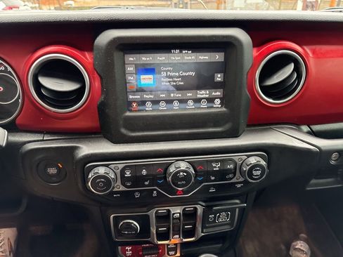 Used 2021 Jeep Wrangler Unlimited Rubicon w/ Xtreme Recon 35" Tire Package image 16