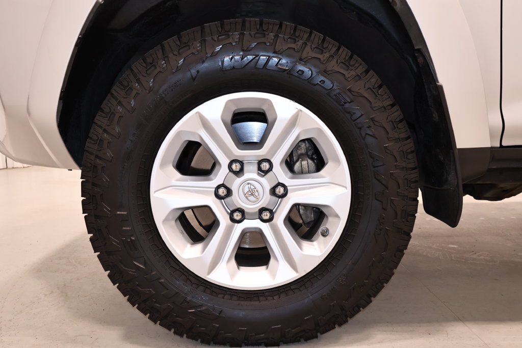 Used 2016 Toyota 4Runner SR5 AWD/4WD image 36