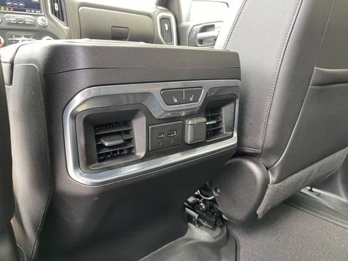 Used 2021 GMC Sierra 1500 AT4 w/ AT4 Preferred Package AWD/4WD image 17