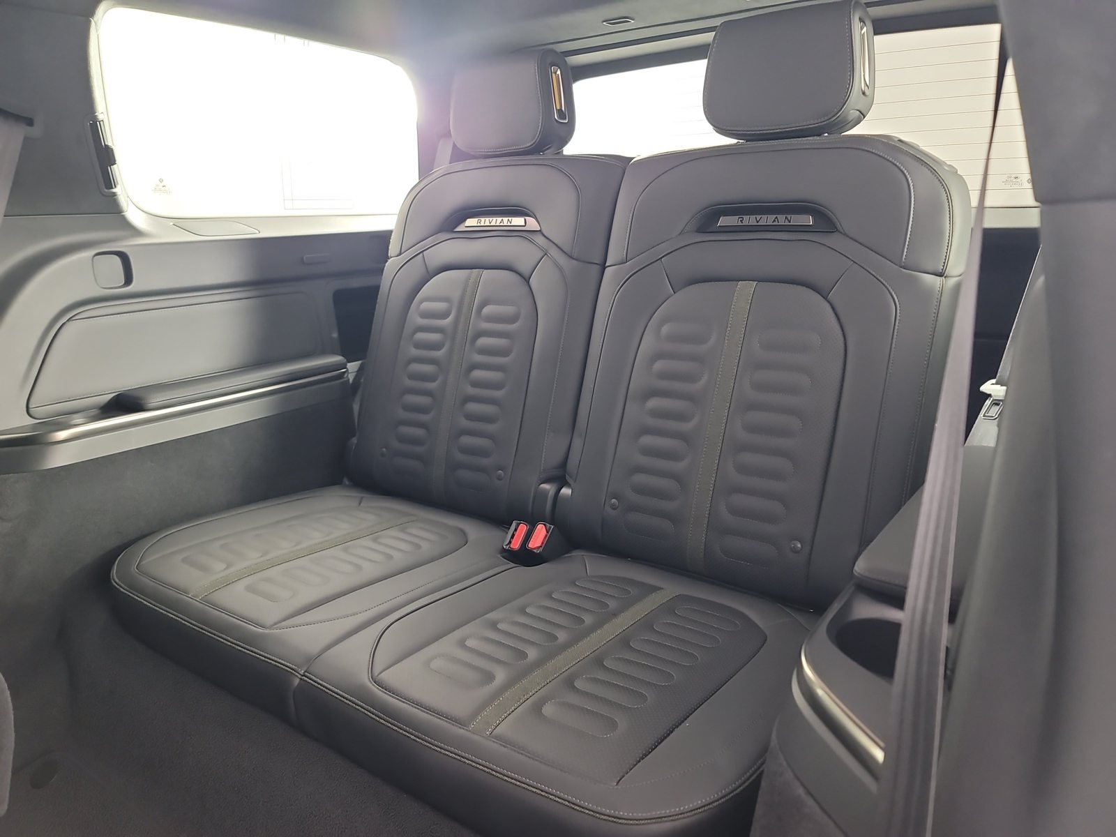 Used 2025 Rivian R1S Adventure Dual AWD/4WD image 22