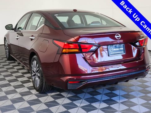 Used 2023 Nissan Altima 2.5 SV image 3