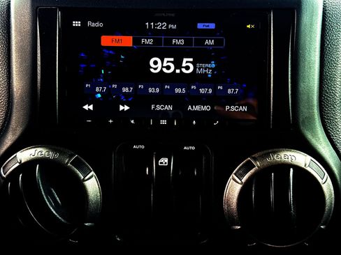 Used 2018 Jeep Wrangler Sport AWD/4WD image 18