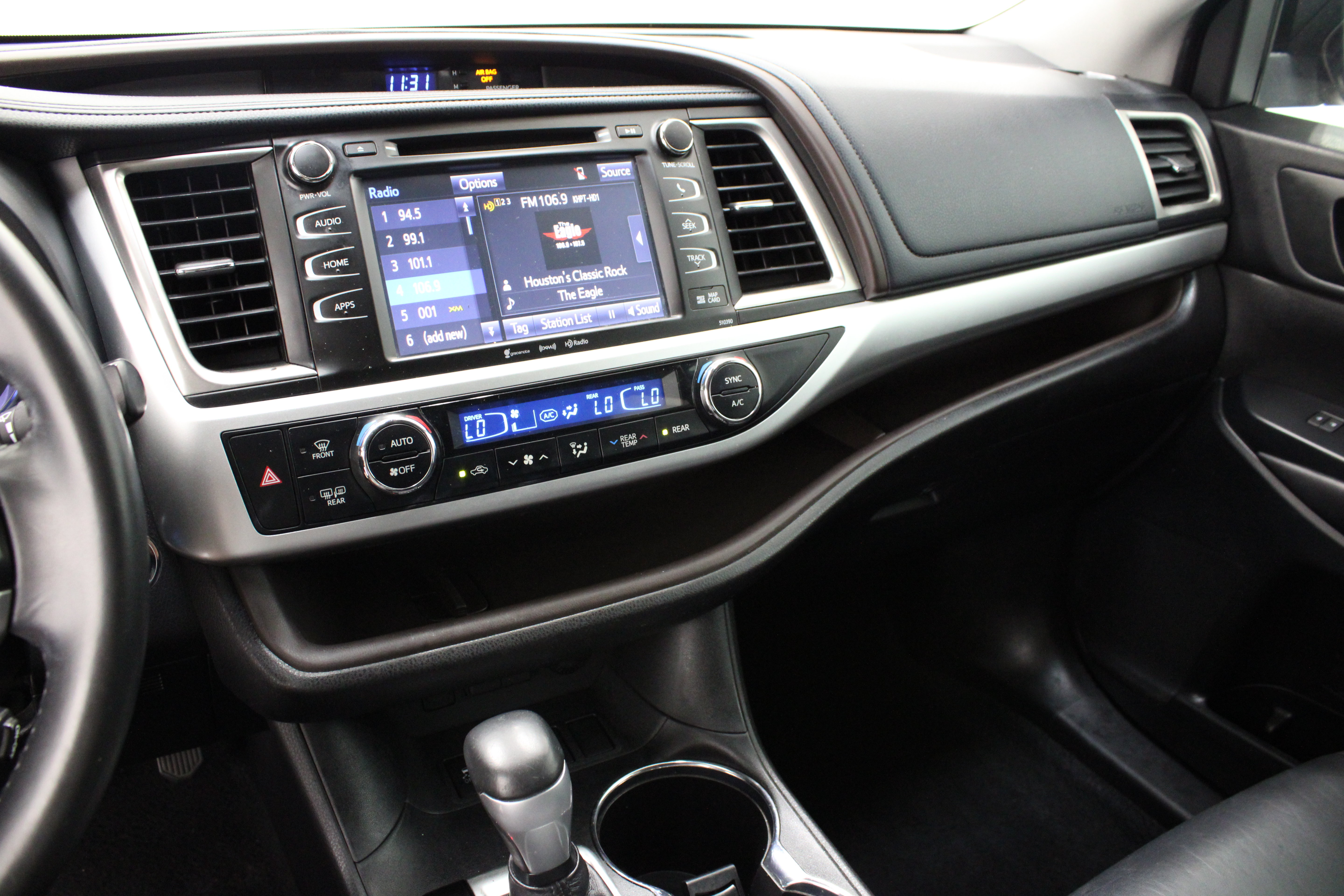 Used 2019 Toyota Highlander XLE FWD image 16