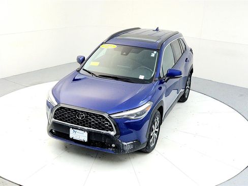 Certified 2022 Toyota Corolla Cross XLE image 14