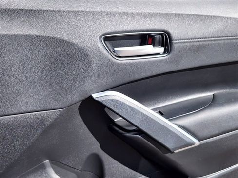 Used 2023 Toyota Corolla Cross XLE image 13