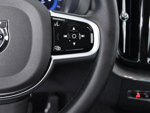 Used 2025 Volvo XC60 B5 Plus image 13