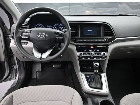 Used 2020 Hyundai Elantra SE FWD image 11