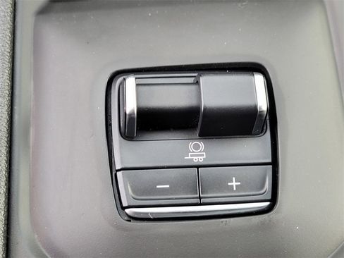 Used 2024 GMC Sierra 2500 AT4 image 19