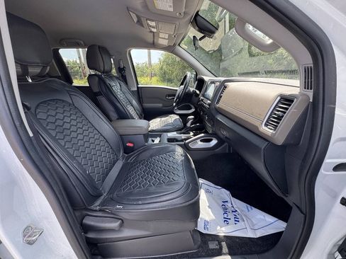 Used 2022 Nissan Frontier SV AWD/4WD image 16