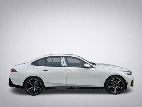 New 2026 BMW 530i xDrive w/ M Sport Package image 3